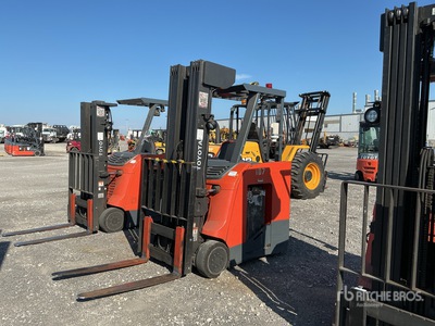 Toyota 8BNCU18 3500 lb 電動フォークリフト