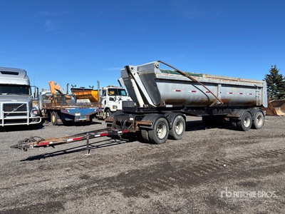 2009 Cross Country 26 ft Quad/A Turntable Pup End Dump Trailer