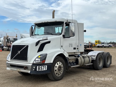 2013 Volvo VNL 6x4 Ciągnik siodłowy T/A z kabiną sypialną