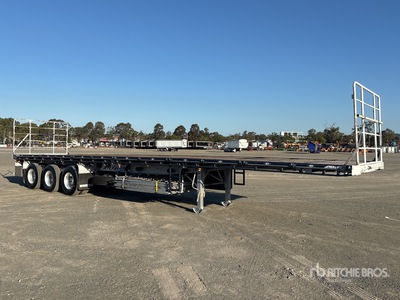 2012 MaxiTrans 13.6 m Tri/A Flatbed Trailer