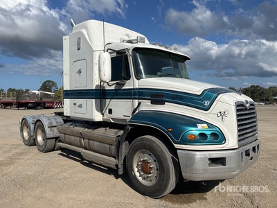 2005 Mack Vision 6x4 T/A Sleeper Truck Tractor