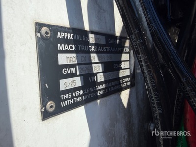 2005 Mack Vision 6x4 T/A Sleeper Truck Tractor