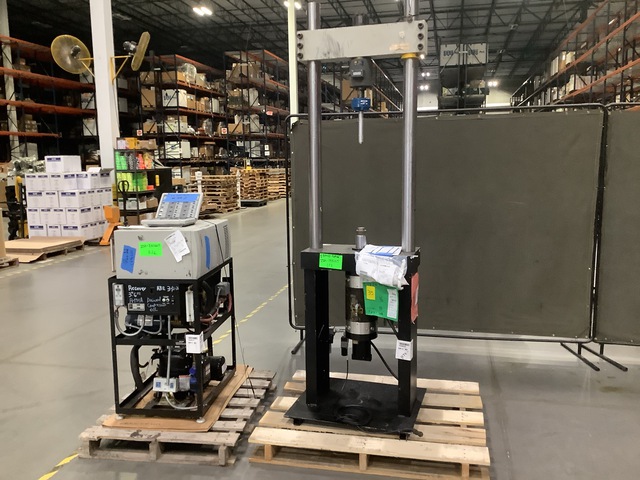 Instron 1350 Tensile Testing System