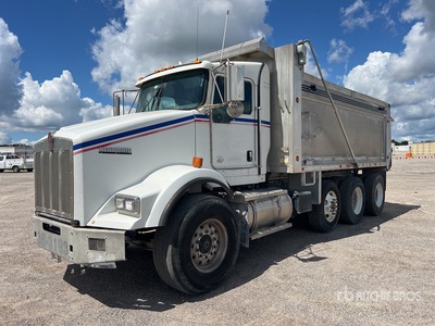 2015 Kenworth T800 8x4 Tri/A Dump Truck