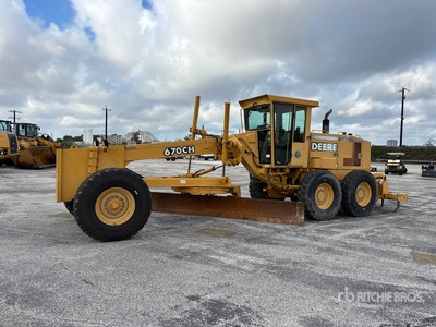 2000 John Deere 670CH Motor Grader
