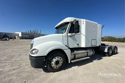 2006 Freightliner Columbia 112 6x4 تراكتور شاحنة كابينة النوم (ثنائية المحور)