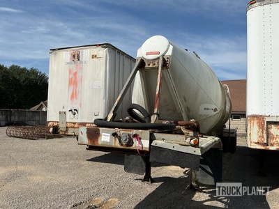 1986 Fruehauf HAB-F2-J1000 1000 cft T/A Pneumatic Bulk Trailer