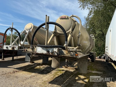 1999 Heil 1040 cft T/A Pneumatic Bulk Trailer