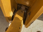 Chassis with Clavijas del cangilón al brazo elevador