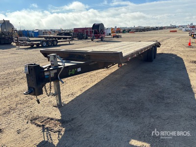 2009 Snake River 30 ft T/A Equipment Trailer