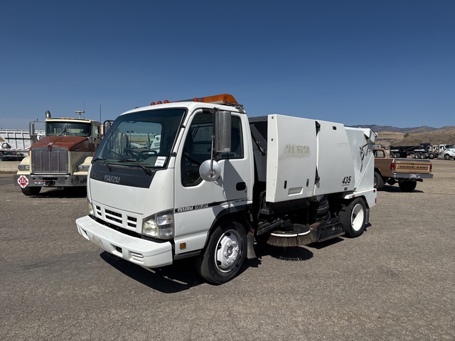 2006 Tymco 435 on 2006 Isuzu NQR Sweeper Truck