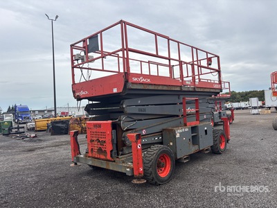 2018 Skyjack SJ9250RT 4x4 Dual Fuel Scissor Lift
