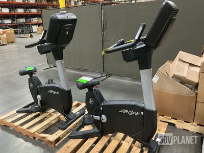 (2) Life Fitness Life Cycle Exercise Bycicles