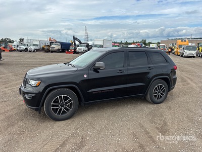 2019 Jeep Grand Cherokee Trailhawk AWD を見 SUV