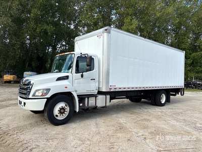 2018 Hino 268 4x2 شاحنة فان
