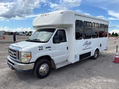 2015 Ford E-350 Starcraft 4x2 13-Seat Mini Bus