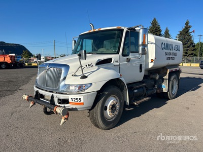 2009 International 4300 2300 gal 4x2 Water Truck
