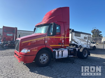 2017 Volvo VNM42T 4x2 Cabeza Tractora Cabina Corta