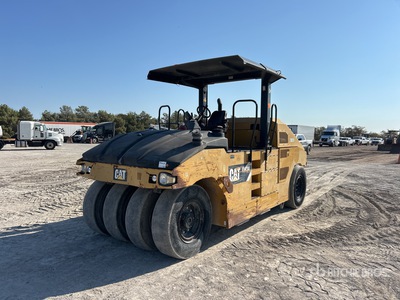 2014 Cat CW34 8 Wheel Pneumatic Roller