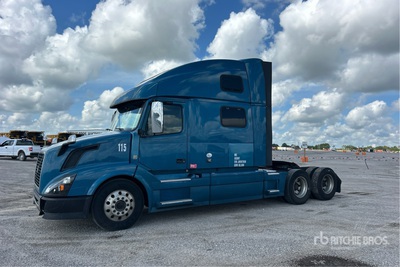2018 Volvo VNL 6x4 Ciągnik siodłowy T/A z kabiną sypialną