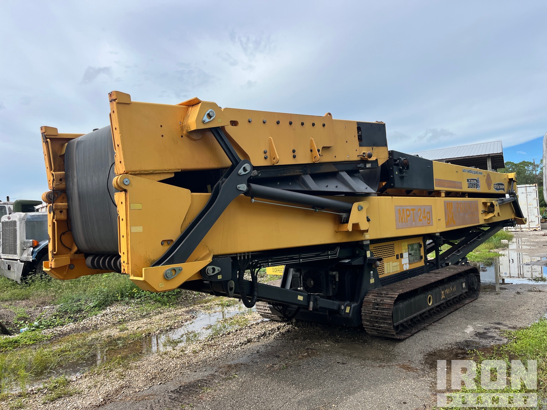 2019 Pronar MPT24G 39 in x 80 ft Tracked Stockpiling Conveyor