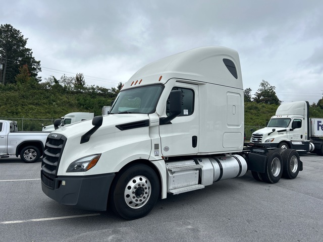 2022 Freightliner Cascadia 126 6x4 T/A Sleeper Truck Tractor