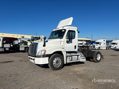 2014 Freightliner Cascadia 125 4x2 Day Cab Truck Tractor