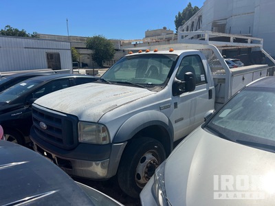 2006 Ford F-550 4x2 ユーティリティトラック (Inoperable)