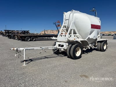 1976 J & L 570 cft Pup Pneumatic Bulk Trailer