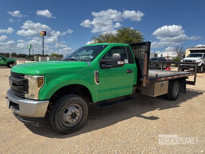 2019 Ford F-350 XL 4x4 Flatbed Truck