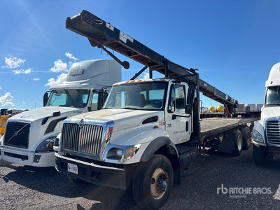 2005 International 7400 6x4 Camion plataforma con transportador (Inoperable)