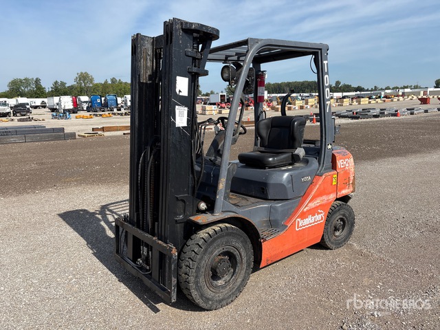 2007 Toyota 8FGU25 6000 lb Pneumatic Tire Forklift