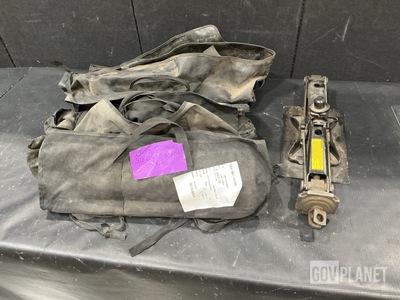 (17) Scissor Jacks