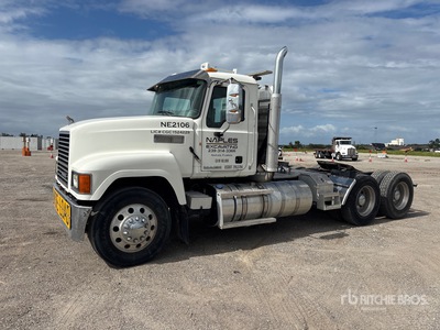 2015 Mack CHU613 6x4 تراكتور شاحنة نهارية (ثنائية المحور)