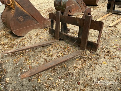 54 in ローダーバックホー用フォーク - Fits CAT Backhoe