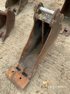Cat 10 in Digging Excavator Bucket - Fits CAT