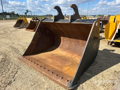 Brandt 84 in Q/C Cleanup Excavator Bucket - Fits John Deere 470G