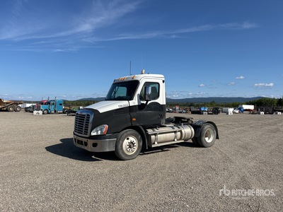 2011 Freightliner Cascadia 113 4x2 S/A Day Cab Truck Tractor