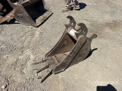 12 in Digging Excavator Bucket