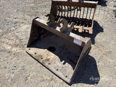 36 in Cleanup Excavator Bucket
