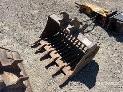 36 in Skeleton Excavator Bucket