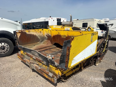 Mauldin 1750C Track を見 Paver