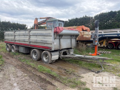 2009 Fruehauf 7.6 m Quad Dog Drawbar End Dump Trailer