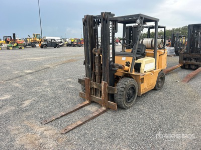 Komatsu FG40ZT-4 7720 lb Pneumatic Tire Forklift