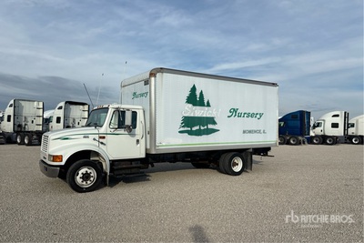 2000 International 4700 4x2 Van Truck