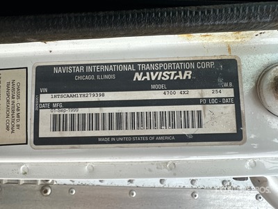 2000 International 4700 4x2 Gesloten vrachtwagen