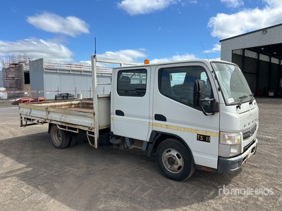 2017 Mitsubishi Fuso Camion à Plateau