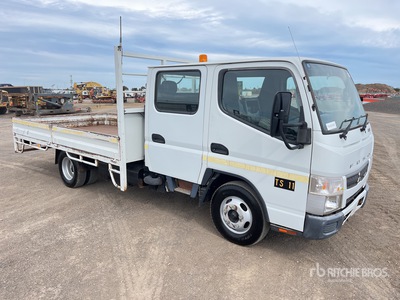 2017 Mitsubishi Fuso Canter 7/800 4x2 Crew Cab Flatbed Truck