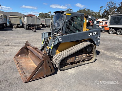 2012 John Deere 323DT Schranklader