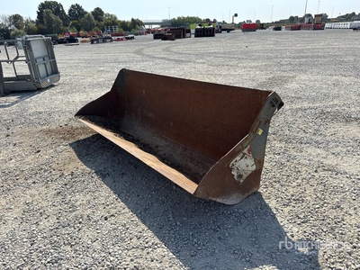 2015 Magni Telehandler Bucket